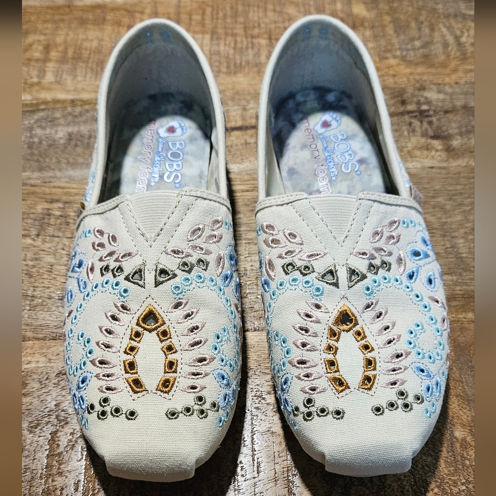 BOB'S CANDY COATED MEMORY FOAM SLIP-ON SHOES IN WOMEN'S SIZE 8